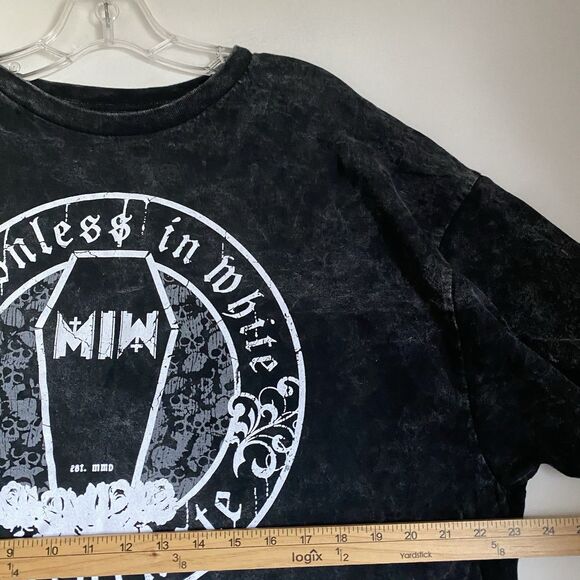 Motionless In White T shirt Men XL Gray Crewneck Short Sleeve Graphic - Picture 4 of 5